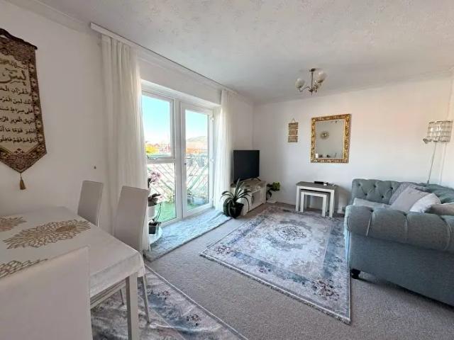 Apartment for rent in Waterfront, Swansea