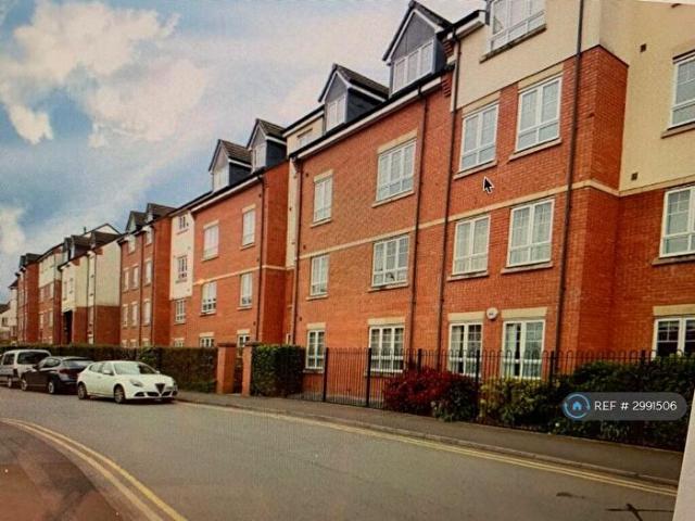 Apartment for rent in Woodloes Park, Green Close