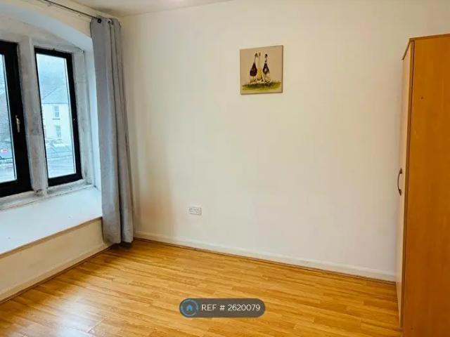 Apartment for rent in Faerdre, Clydach