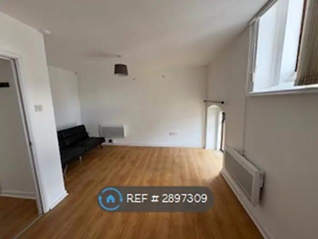 Apartment for rent in Faerdre, Clydach