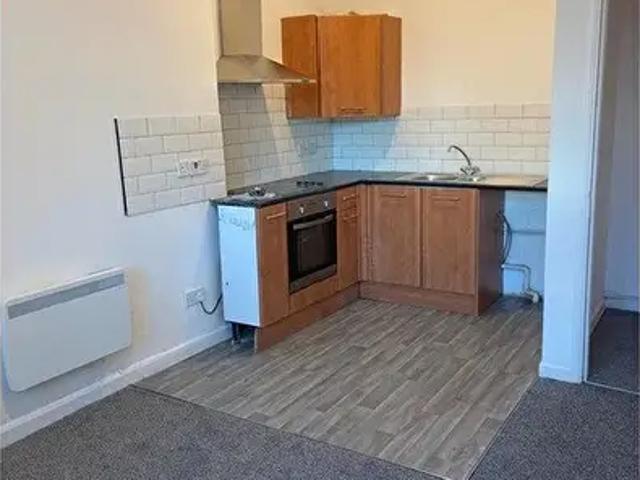 Apartment for rent in Faerdre, Clydach