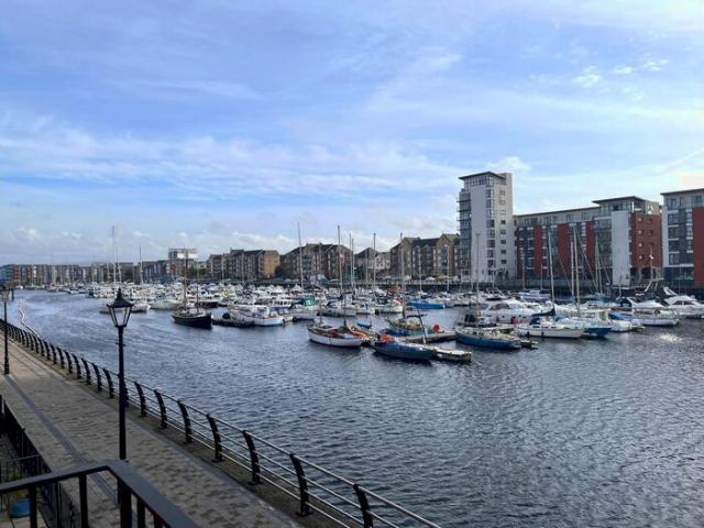 Apartment for rent in Waterfront, Swansea