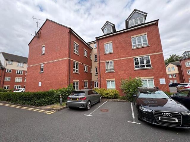 Apartment for rent in Woodloes Park, Green Close