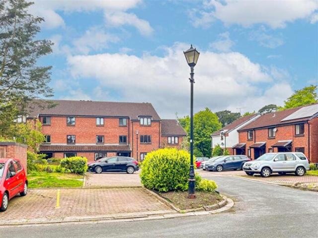 Apartment for rent in Cliff Hill, Green Close
