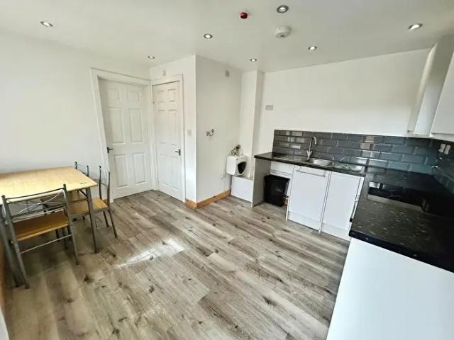 Apartment for rent in Cimla, Neath