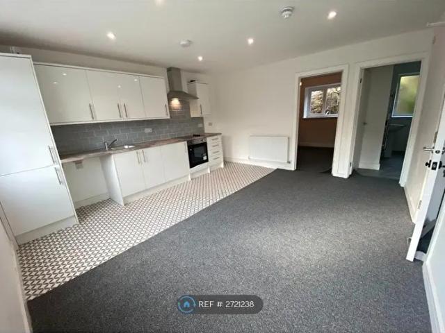 Apartment for rent in Pentre, Ton Pentre