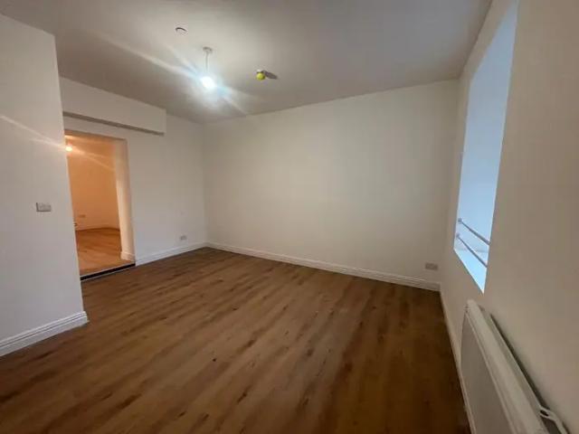 Apartment for rent in Pentre, Ton Pentre