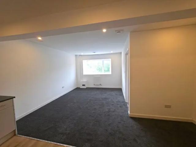 Apartment for rent in Pentre, Ton Pentre