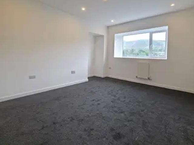 Apartment for rent in Pentre, Ton Pentre