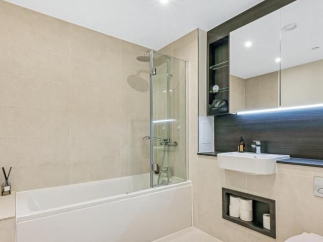 Apartment for rent in London Borough of Hillingdon, Greater London