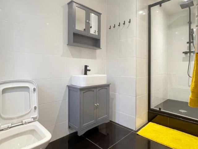Apartment for rent in Kingston Vale, Greater London