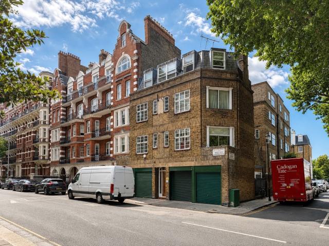 Apartment for rent in Brompton, Greater London
