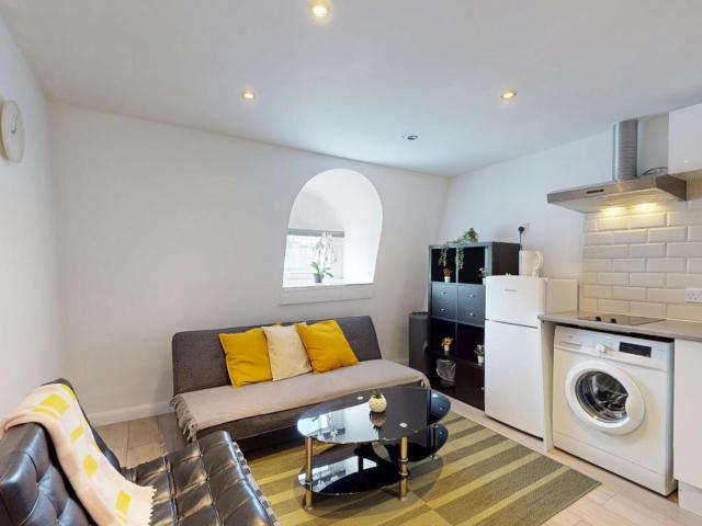 Apartment for rent in Earl's Court, Greater London