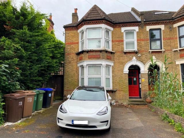 Apartment for rent in London Borough of Sutton, Greater London