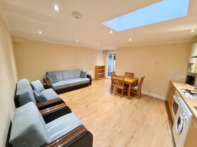 Apartment for rent in Stroud Green, Greater London