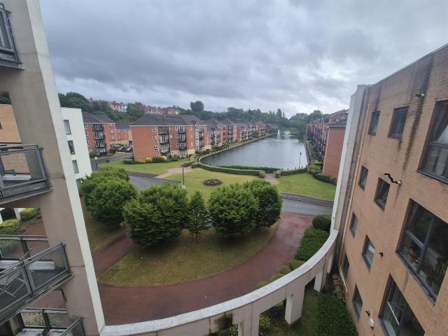 Apartment for rent in Calderstones