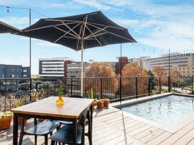 Apartment for rent in Johannesburg Ward 103, Sandton