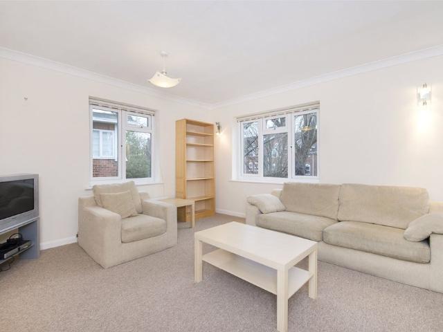Apartment for rent in London Borough of Ealing, Perivale