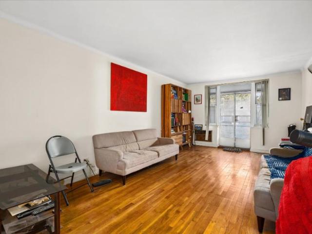 Apartment for sale in Queens, Arverne