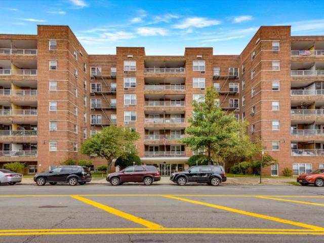 Apartment for sale in Queens, Arverne