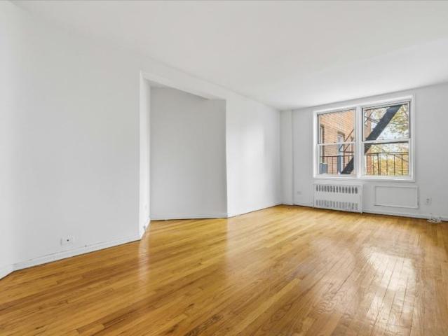 Apartment for sale in Queens, Arverne