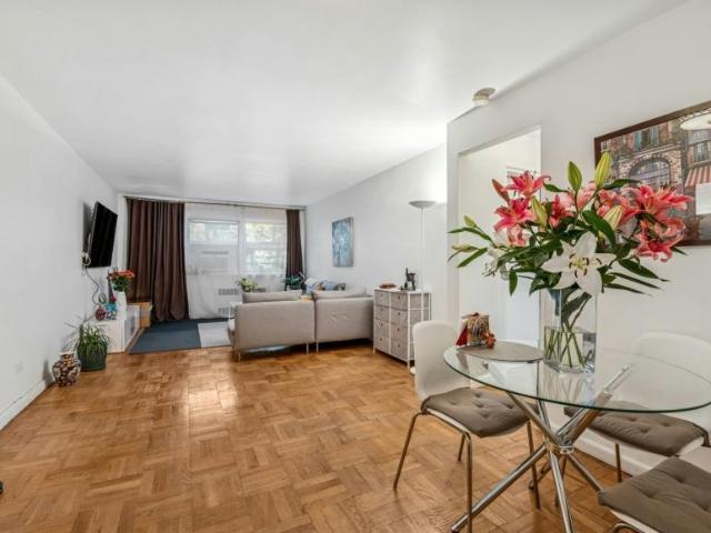 Apartment for sale in Queens, Arverne