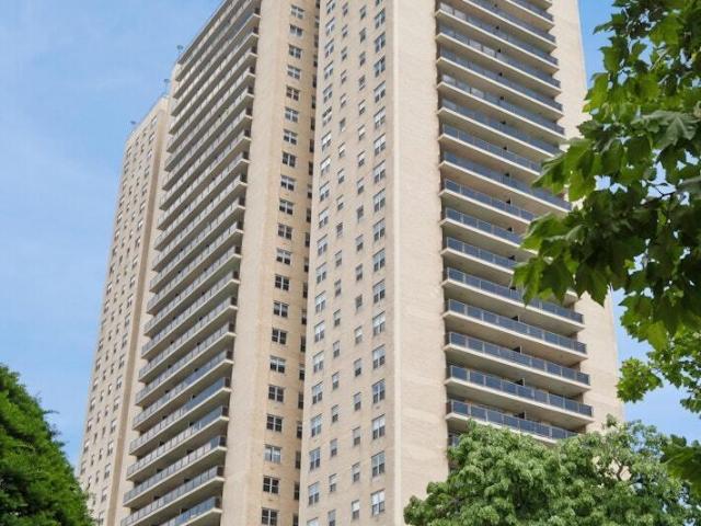 Apartment for sale in Forest Hills