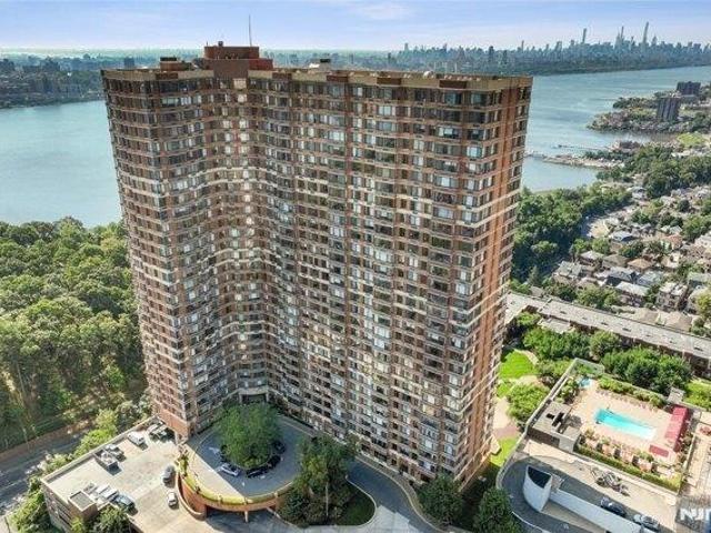 Condo for sale in Fort Lee, New Jersey