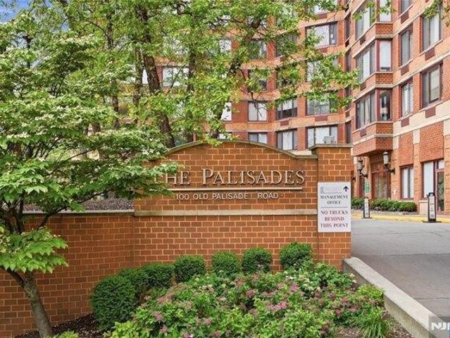 Condo for sale in Fort Lee, New Jersey