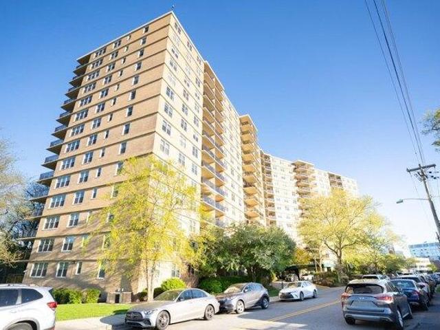 Condo for sale in Fort Lee, New Jersey