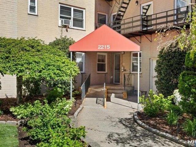 Condo for sale in Fort Lee, New Jersey