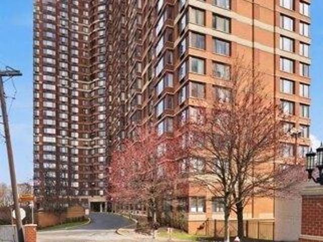 Condo for sale in Fort Lee, New Jersey