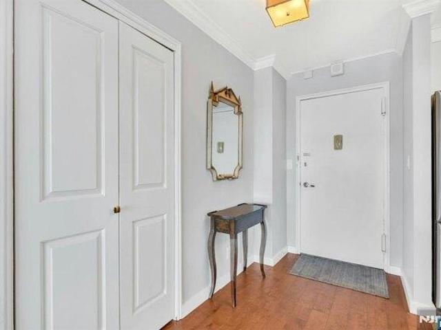 Condo for sale in Fort Lee, New Jersey