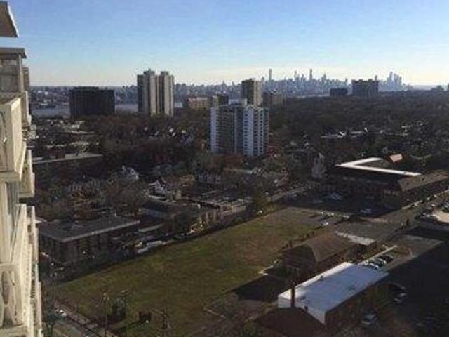 Condo for sale in Fort Lee, New Jersey
