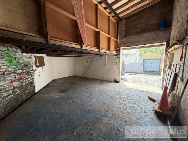 Park Home for rent in Pentre