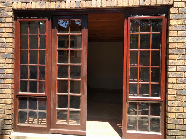House for rent in Ifafi, Hartbeespoort Dam Nature Reserve