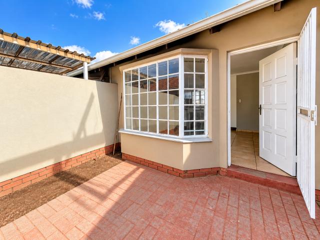 House for rent in Larrendale, City of Ekurhuleni Metropolitan Municipality