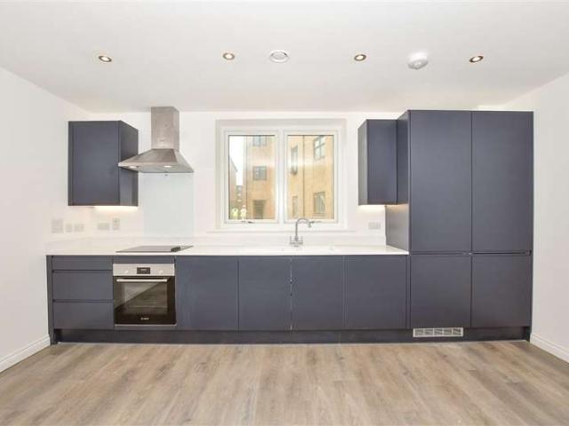 Flat for sale in Midway, Kent