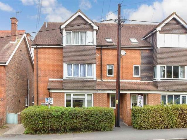 Flat for sale in Potter's Green, Wealden