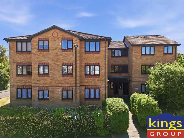 Flat for sale in Ponders End, Greater London