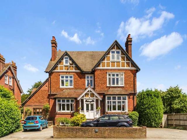 Flat for sale in Red Hill, Surrey
