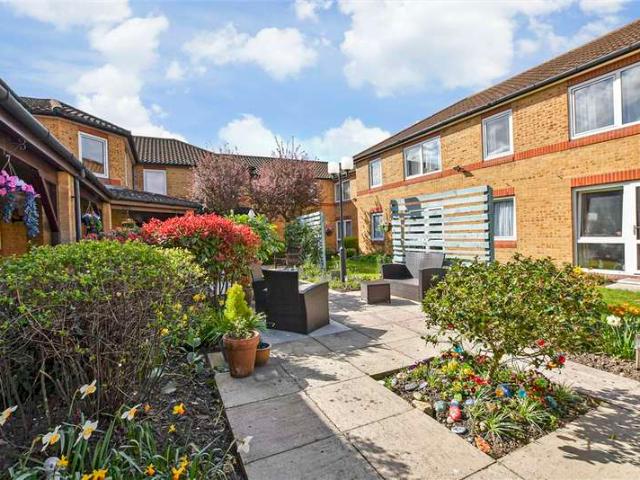 Flat for sale in Chelmsford, Essex