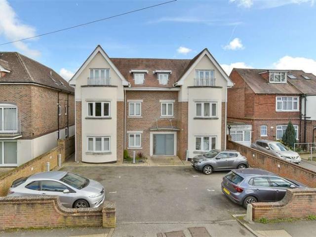 Flat for sale in Red Hill, Surrey