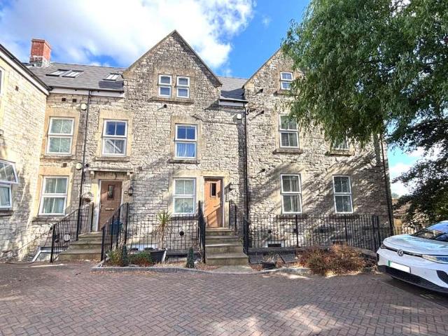 Flat for sale in Paulton, West of England