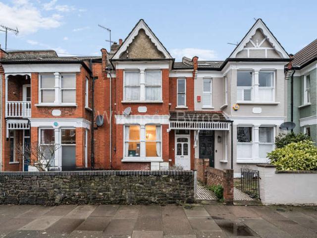 Flat for sale in New Southgate, Greater London