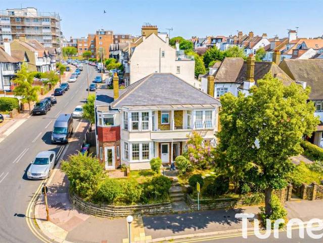 Flat for sale in Alton Barnes, Essex