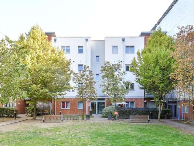 Flat for sale in London Borough of Waltham Forest, Greater London