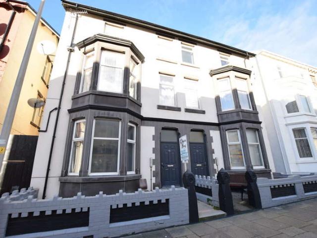 Flat for rent in Foxhall, Blackpool