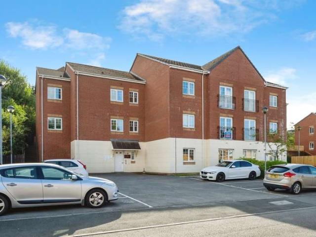 Flat for sale in Briton Ferry, Wales