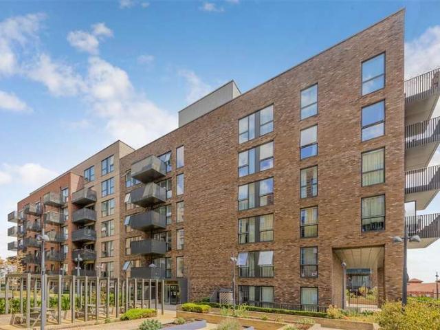 Flat for sale in Barnehurst, Greater London